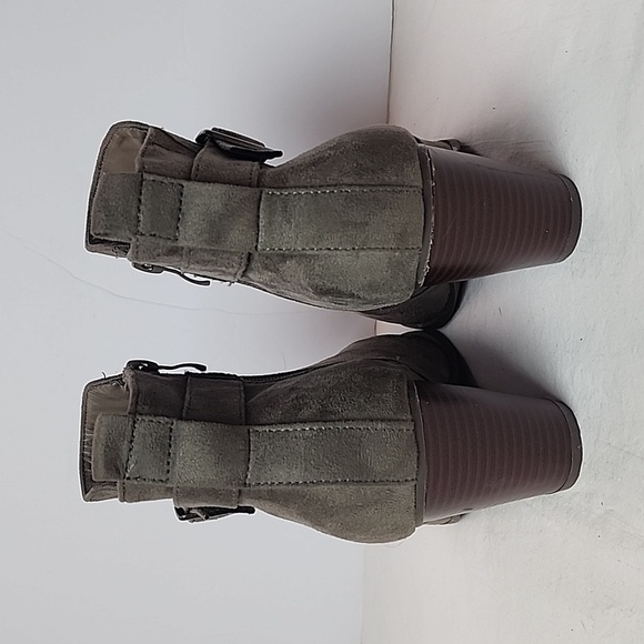 NWT Torrid Size 8W Dark Taupe Heel Bootie With Buckle Ankle Boots - Picture 9 of 9